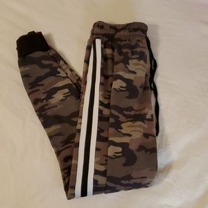 🚫SOLD camo joggers🚫